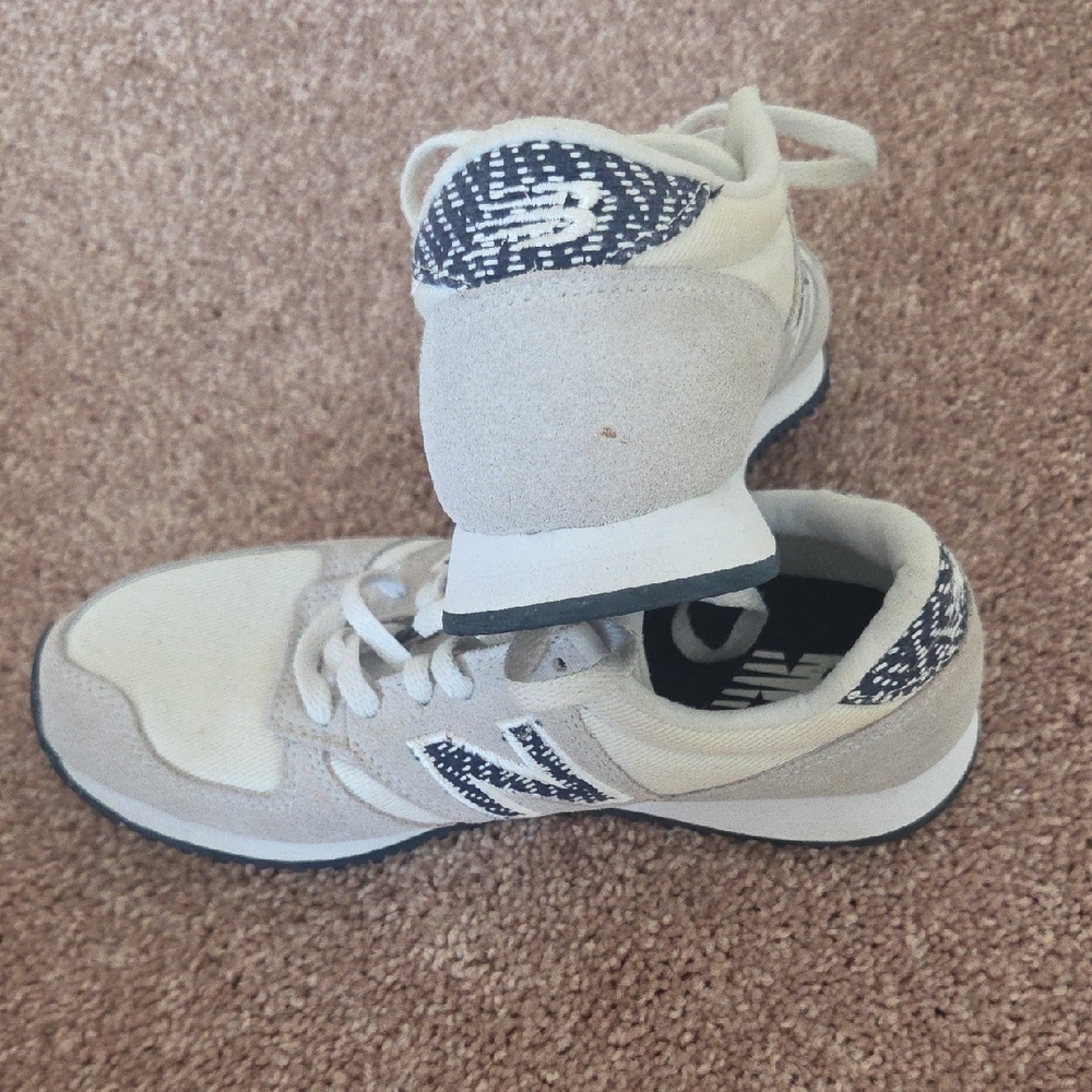 New Balance Women 5.5' Cream and Black Sneakers - Picture 8 of 13